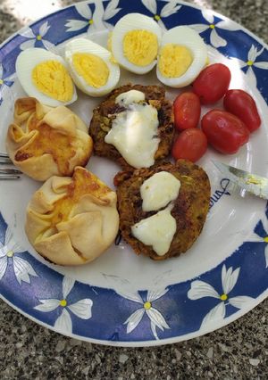 Una foto de Canastita saludable con hamburguesa vegana gluten free