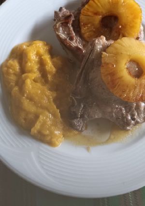 Una foto de Puré de zapallo (al horno) con costillas de cerdo agridulce
