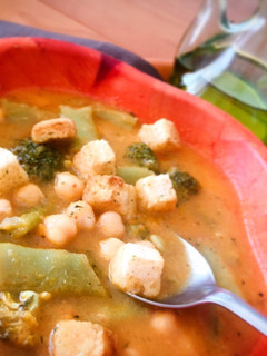 Una foto de Sopa potente de verduras y hortalizas