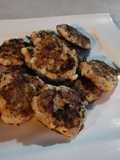 Buñuelos a la plancha de atún y maíz blanco