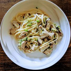 A picture of Pea & Mushroom Pasta.