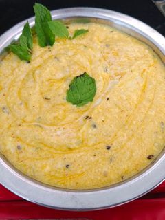 દહીં તીખારી (Dahi Tikhari Recipe In Gujarati) રેસીપી મુખ્ય ફોટો