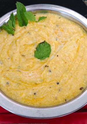દહીં તીખારી (Dahi Tikhari Recipe In Gujarati) રેસીપી મુખ્ય ફોટો