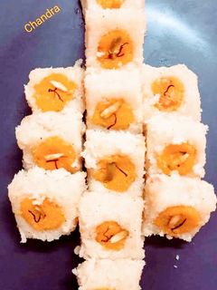 नारियल बर्फी आम के साथ (nariyal barfi aam ke sath recipe in Hindi) रेसिपी मुख्य फोटो