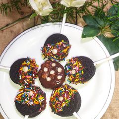 Oreo Pops 🍫🍪 A picture of Oreo Pops 🍫🍪.