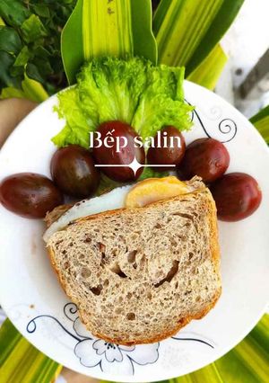 Hình của món Ăn sáng bánh mì đen.