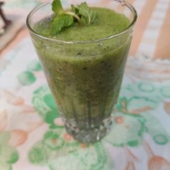 A picture of Healthy green juice.