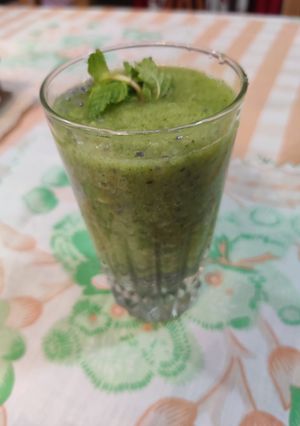 A picture of Healthy green juice.