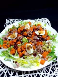 Una foto de Ensalada de escarola atún y boniato