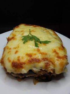 Una foto de Musaka de berenjena y Cordero