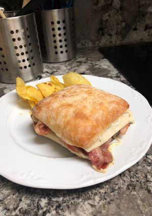 Una foto de Bocata Bacon con Tomate y Queso