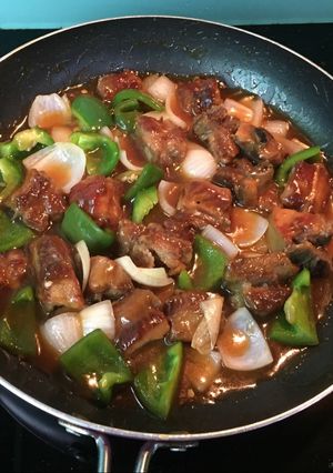 Hình của món Sườn sốt me chua ngọt.