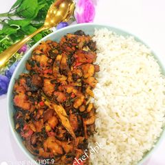 A picture of Plantain Veggies & white rice.