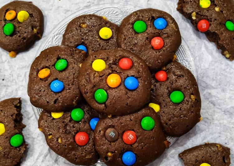 Simple Way to Make Ultimate M &amp; M Chocolate chip Cookies
