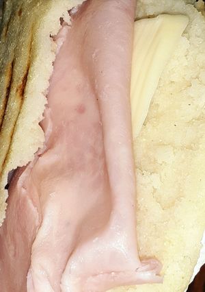 Una foto de Arepas de jamón y queso