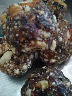 डा्ईफ्रुट लड्डू (dry fruits ladoo recipe in Hindi) रेसिपी मुख्य फोटो