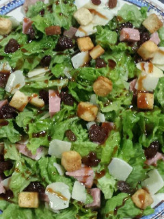 Una foto de Ensalada con parmesano