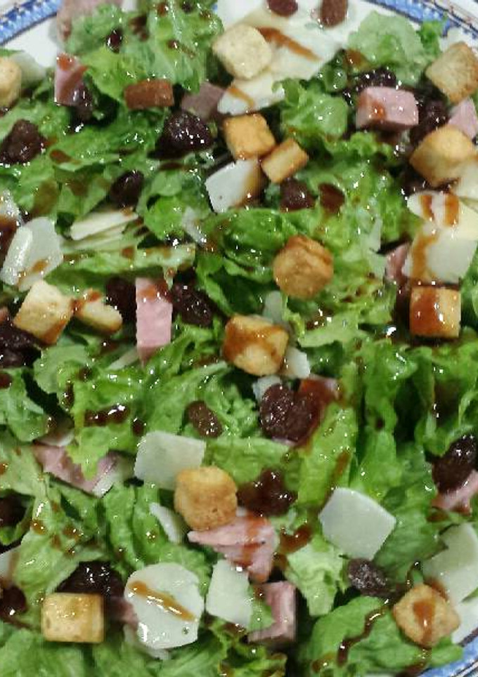 Una foto de Ensalada con parmesano