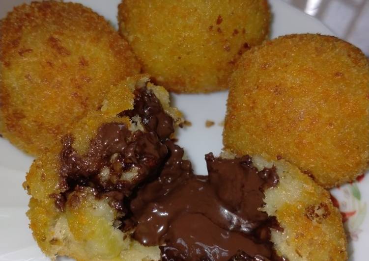 Bola pisang cokelat lumer