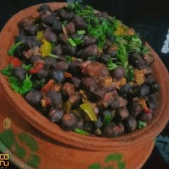 A picture of Dhoraji wali kala Chana chaat.