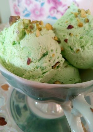 A picture of Pistachio icecream.