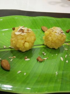 બુંદી ના લાડુ (Boondi Laddu Recipe In Gujarati) રેસીપી મુખ્ય ફોટો