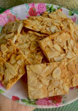 Hình của món Bánh ngói hạnh nhân healthy.