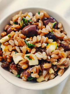 Foto di Insalata di farro croccante all'arancia