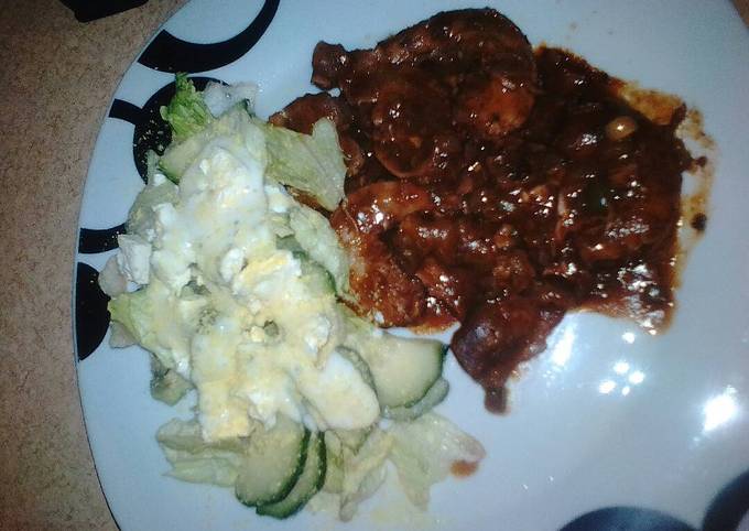 Chillies chicken gizzards & necks served with green salad