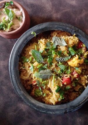 વેજ બિરયાની પ્રેસર કૂકર માં (Veg Biryani In Pressure Cooker Recipe In Gujarati) રેસીપી મુખ્ય ફોટો