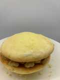 Alfajor maicena relleno de cajú y limón