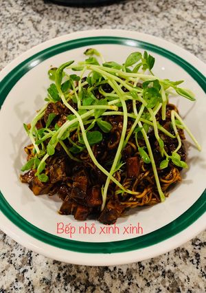 Hình của món Mì sốt tương đen Hàn quốc.