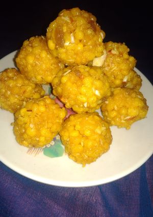 બૂંદી ના લાડુ (Boondi Ladoo Recipe In Gujarati) રેસીપી મુખ્ય ફોટો