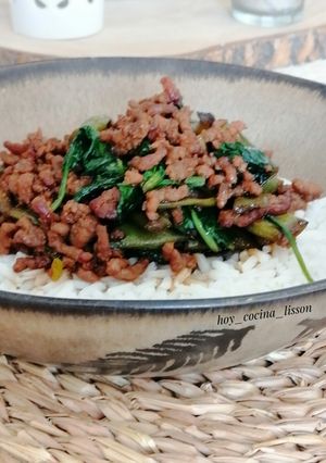 Foto principal de Wok de judías verdes, carne picada y espinacas