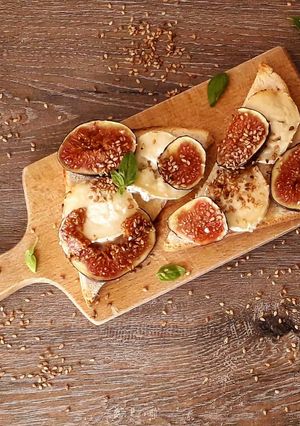 Une photo de Bruschetta chèvre figue