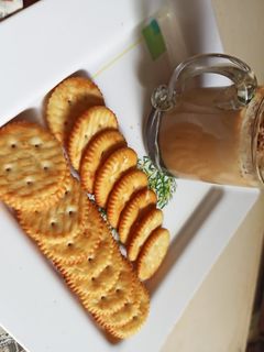 हॉट चॉकलेट कॉफी (hot chocolate coffee recipe in marathi) रेसिपी चे मुख्य फोटो 
