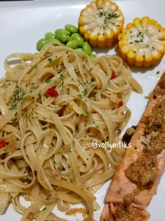 Foto resep Salmon Steak w/ fettucini aglio