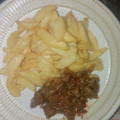 A picture of Fried Potatoes with Liver Sauce.