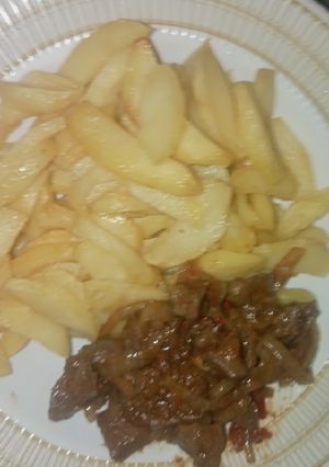 A picture of Fried Potatoes with Liver Sauce.