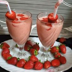 A picture of Strawberry Banana Smoothie 🍓🍌🍓🍌.