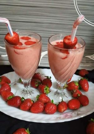 A picture of Strawberry Banana Smoothie 🍓🍌🍓🍌.
