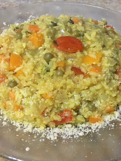 Una foto de Arroz amarillo con vegetales.One pot arroz de Cristinarecetas