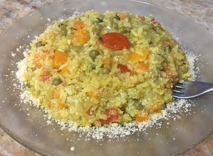 Una foto de Arroz amarillo con vegetales.One pot arroz de Cristinarecetas
