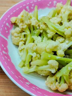 鹽麴清炒白花椰 的食譜成品照片