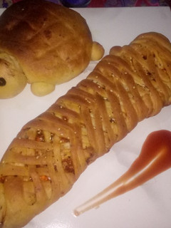 A picture of Challah bread.