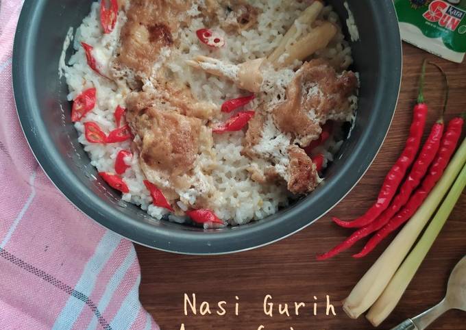 Nasi Gurih Ayam Crispy Rice Cooker