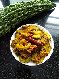 करेला भुजिया (Karela Bhujiya recipe in hindi) रेसिपी मुख्य फोटो