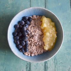 A picture of Apple and Blueberry Bircher.