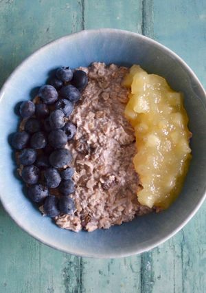 A picture of Apple and Blueberry Bircher.