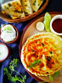 A picture of Qeema Stuffed Pizza Naan.